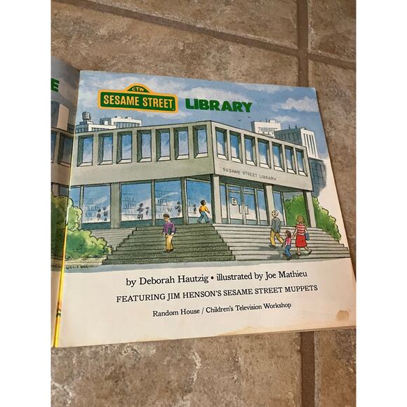 Vintage 1986 Sesame Street Book A Visit to the Sesame Street Library Jim Henson - Picture 5 of 9